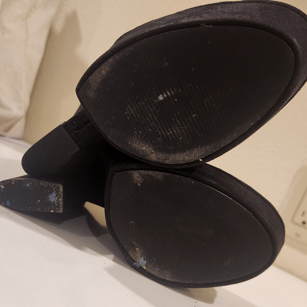 Kerol D. Milano Black Platform Heels with Gold Accents - Picture 5 of 7
